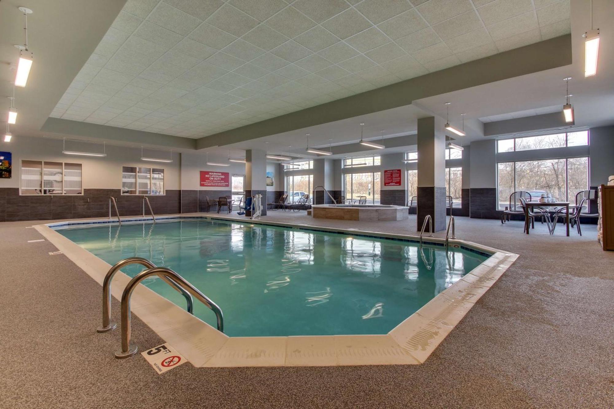 Drury Inn & Suites Columbus Polaris Bagian luar foto